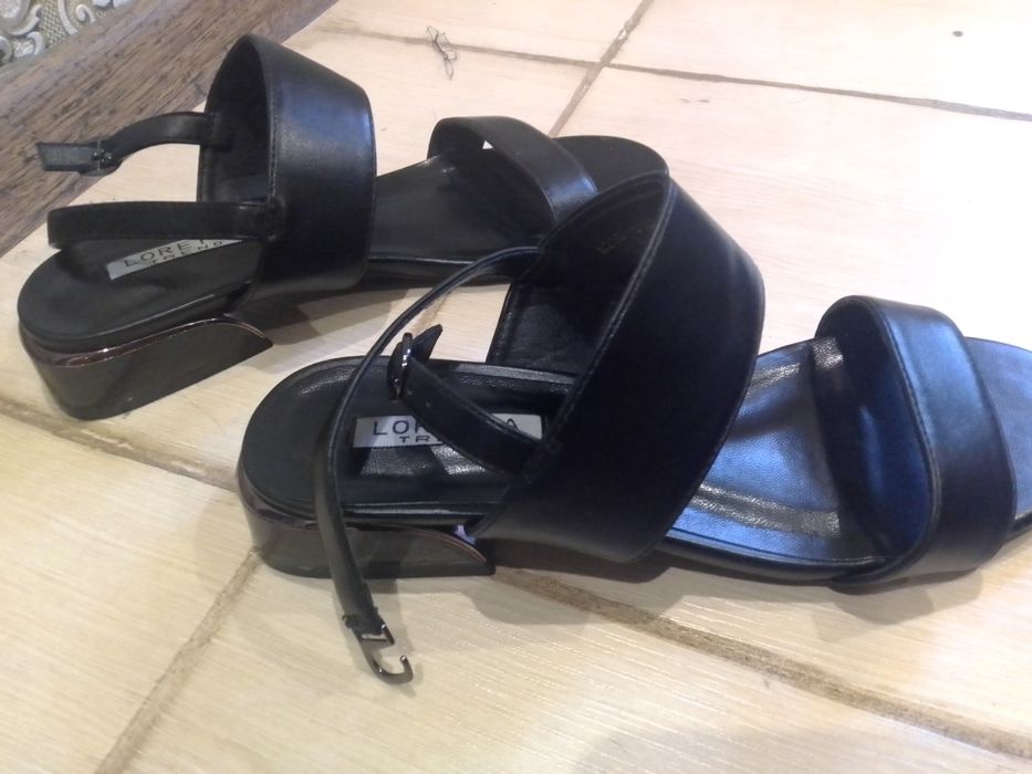 Босоножки женские.