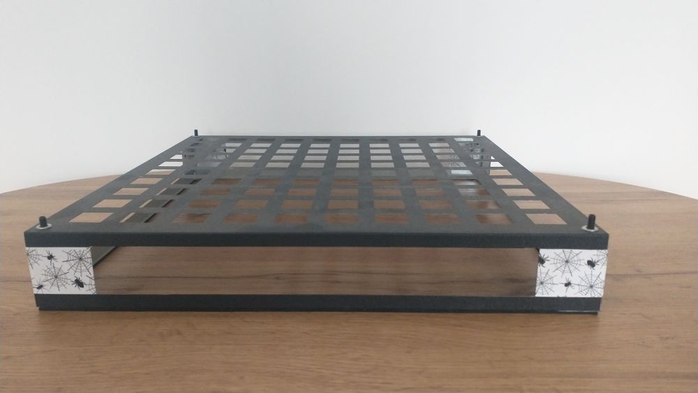 Metalowe stojaki na kliszòwki. Ptasznik. Terrarium