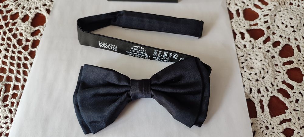Mucha męska Hugo Boss ciemny granat