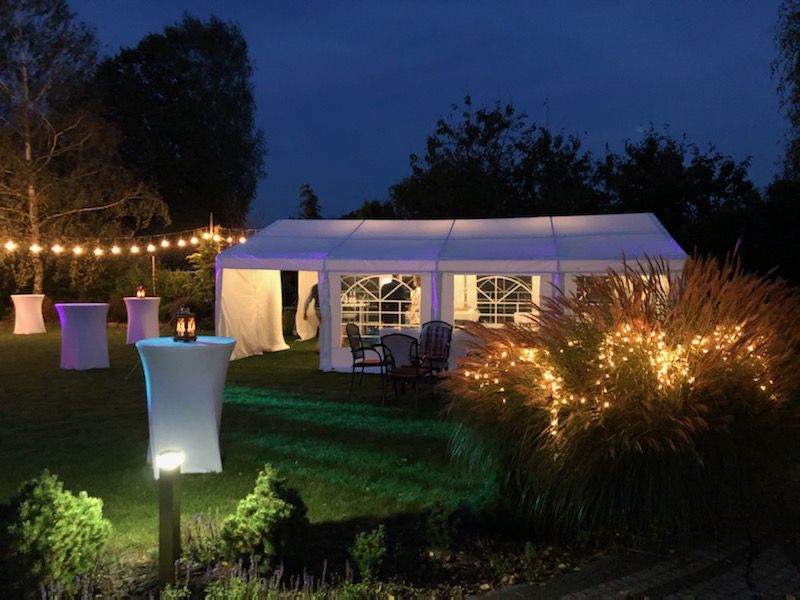 Wynajem, wypożyczenie : namiotów, krzeseł, stołów, pokrowców, obrusów