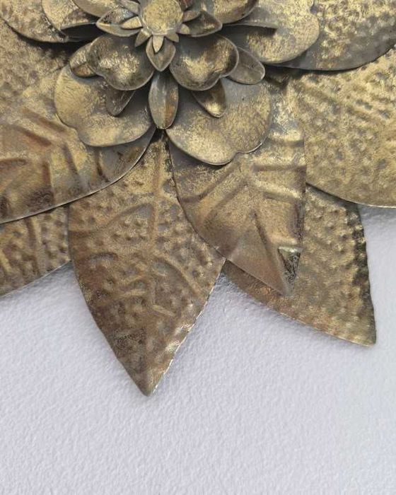 Conjunto decorativo com três flores elegantes e delicadas em latão dourado - Marca Mathilde M