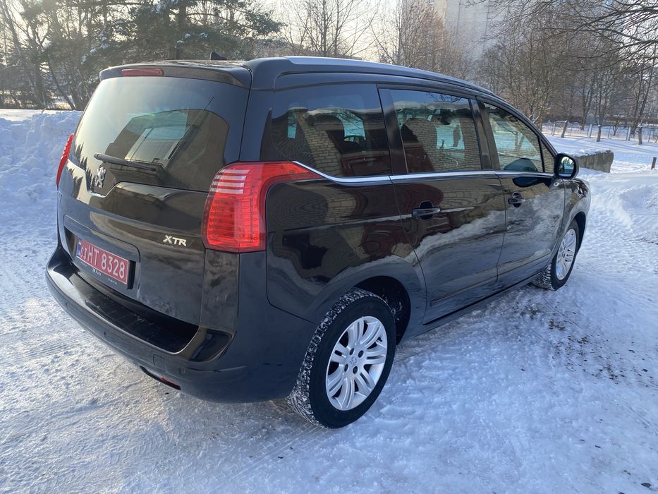 Автомобіль peugeot 5008
