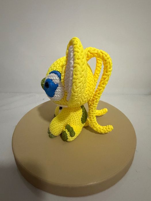 Figura 3D Inspirada no Stitch – Efeito Croché Amarelo
