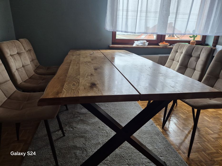 Sprzedam stół do salonu / kuchni