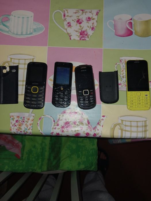 Телефоны кнопочные.