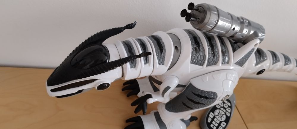 Dinossauro telecomandado