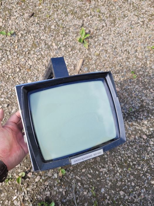 Analogowy przenośny rosyjski telewizor Electronica VL-100, Электроника