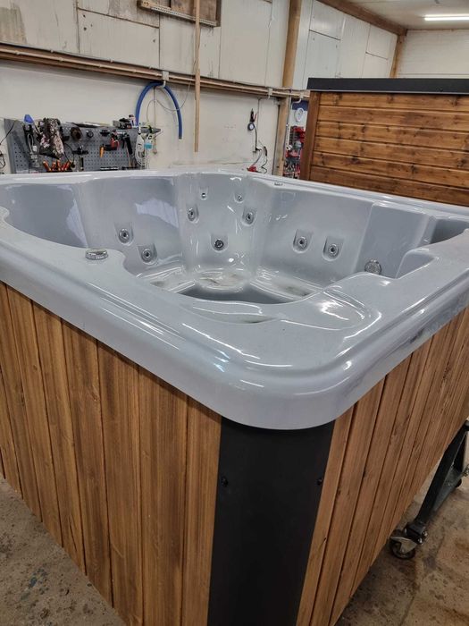 JACUZZI COMFORT 6 osób nowe TUV / CE leasing 37 dysz jakuzzi EUROLINE