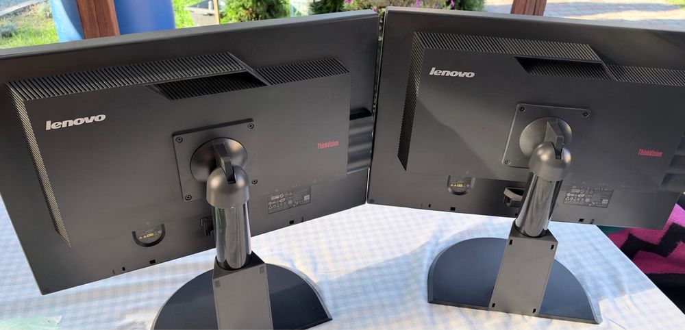 2 Monitory Lenovo LT2452pwC 24"