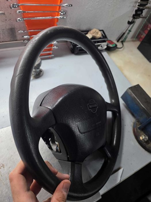 Volante nissan almera 1997