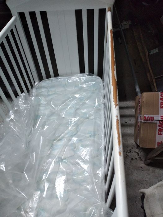 Cama grades branca com colchão