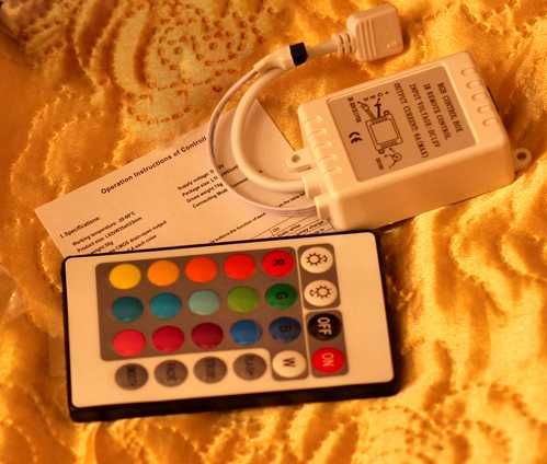Комплект: водостійка різнокольорова RGB-стрічка 5050, пульт, живлення