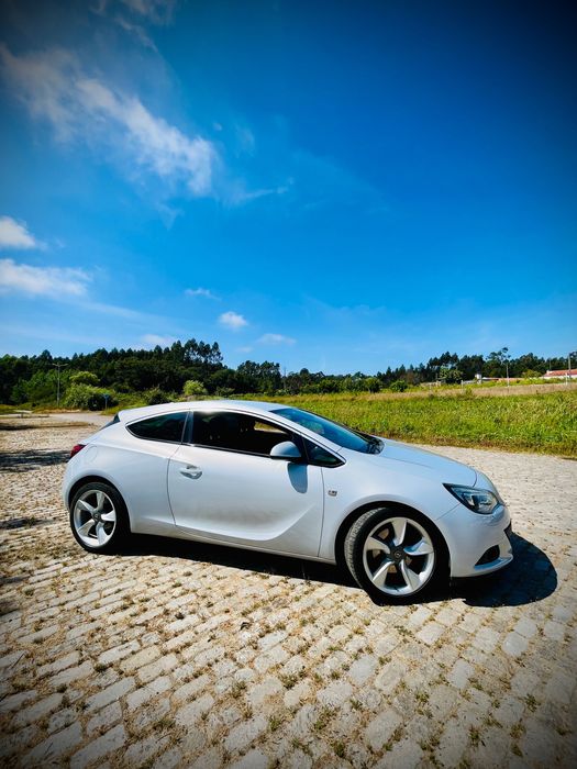 Veículo automóvel Opel Astra GTC 2.0 CDTI 165cv para venda