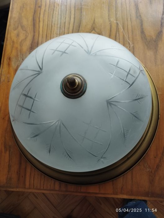 Candeeiro de teto dourado