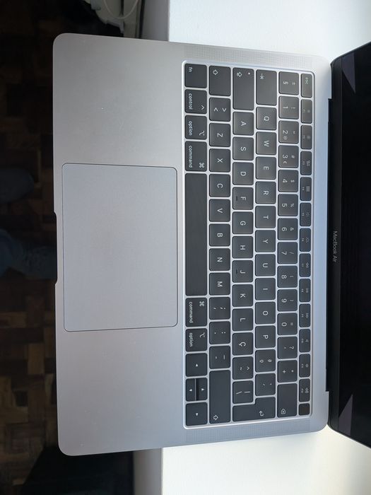 MacBook air 2019 8GB i5 avariado