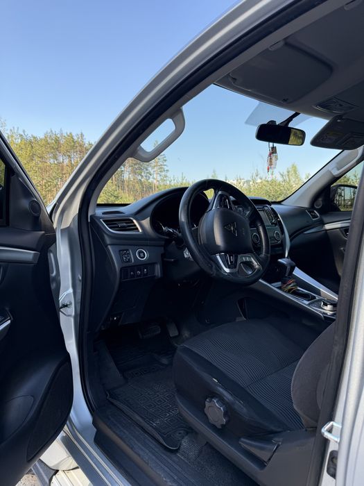 Mitsubishi Pajero Sport 2017 VIN MMCGUKS10HHZ02849 фото оголошення 20 з 22