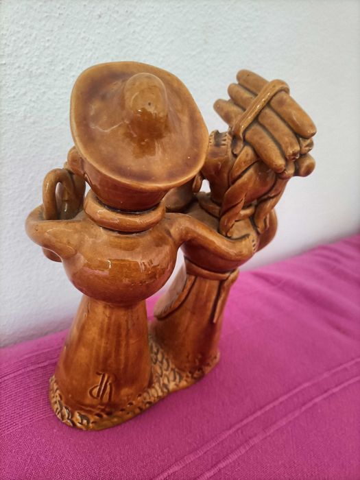 Famosa cerâmica de Júlia Ramalho - Casal