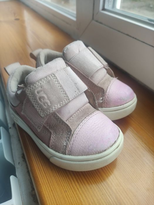 Фірмові черевички кросівки UGG на дівчинку 13,5см 22р натуральна замша