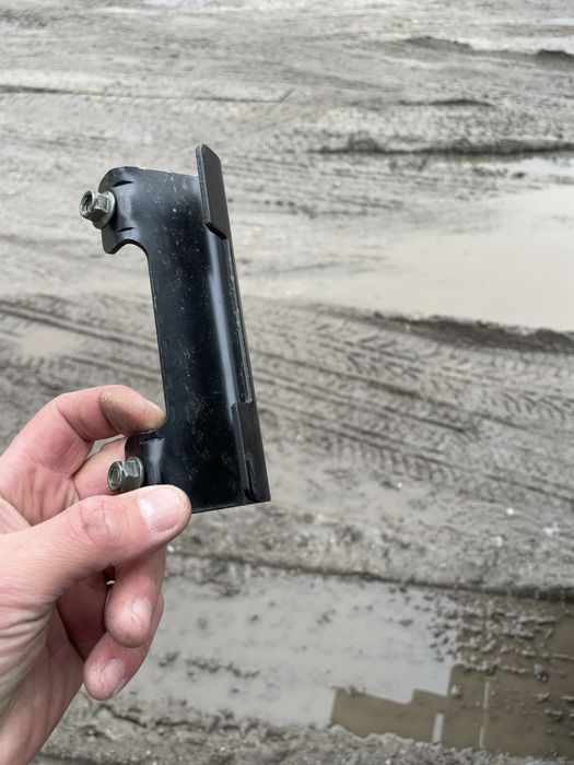 Продам універсальне сидіння на електросамокат з металевим багажником