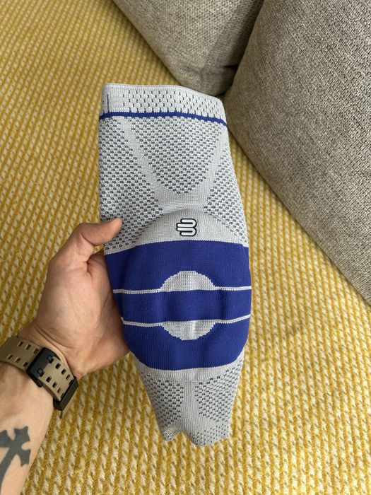 Opaska na kolano stabilizator Bauerfeind GenuTrain comfort 6 dostepny komplet