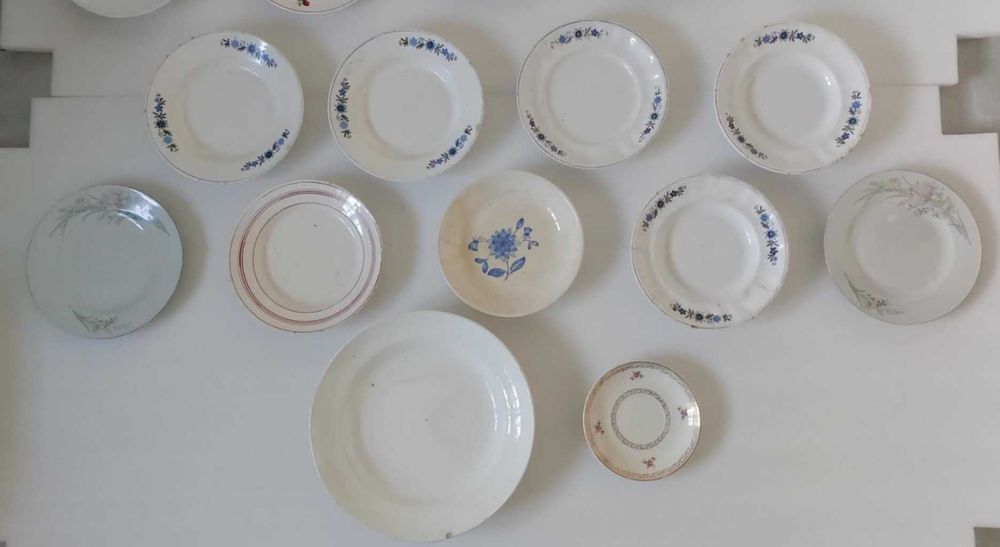 Vende-se Conjunto de Diversos Pratos Antigos