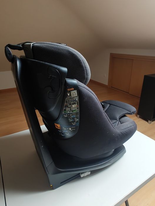Cadeira Auto Bébé Confort Axiss Isofix (9-18kg) - Gira 90º - Instala c