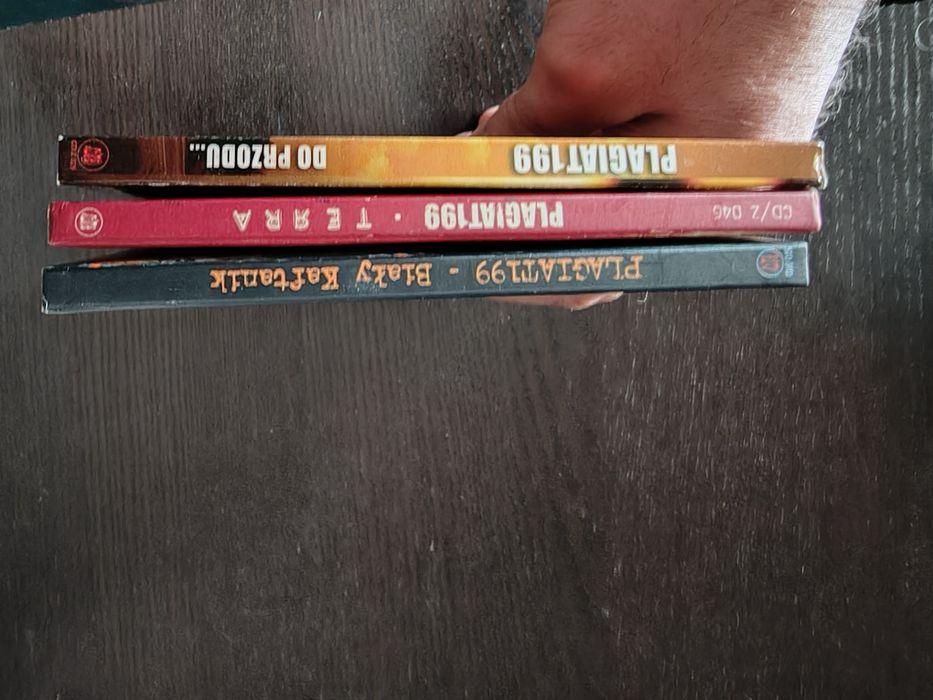 Plagiat 199 - Terra , Do przodu ... , Biały kaftanik