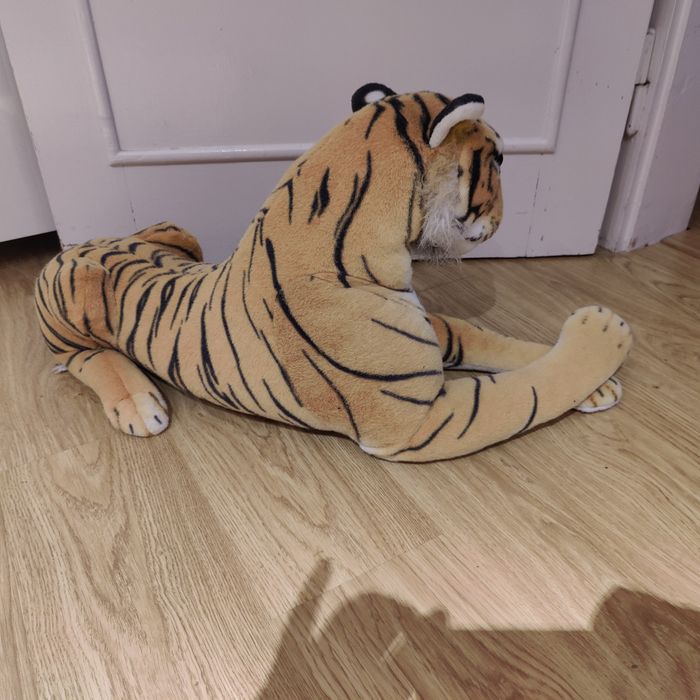 Duży pluszowy tygrys