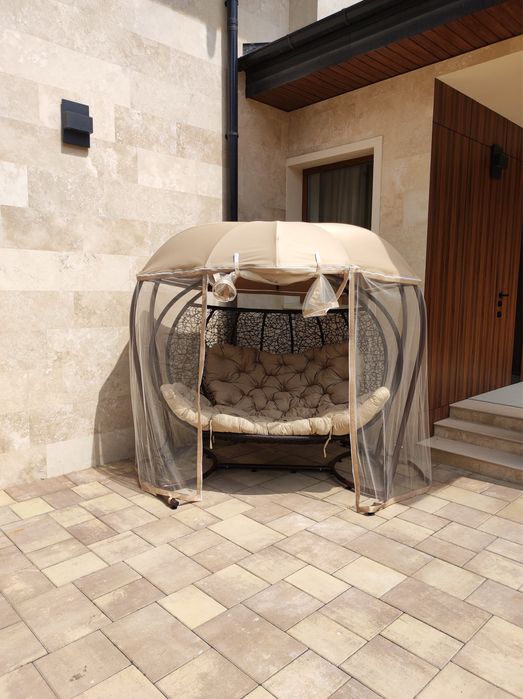 Крісло кокон тримісний з дахом від виробника