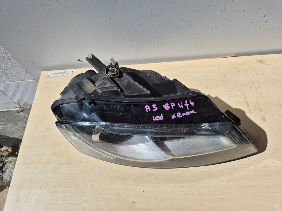 Audi A3 8P lift lampa przednia prawa led xenon.