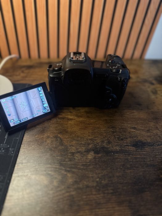 Canon eos R 30 megapixels fullframe