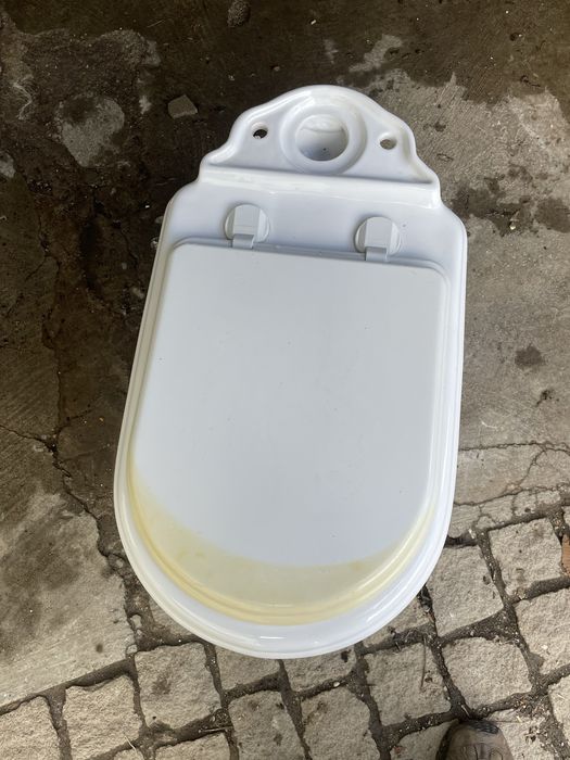 Sanita + dois autoclismos e lavatorio