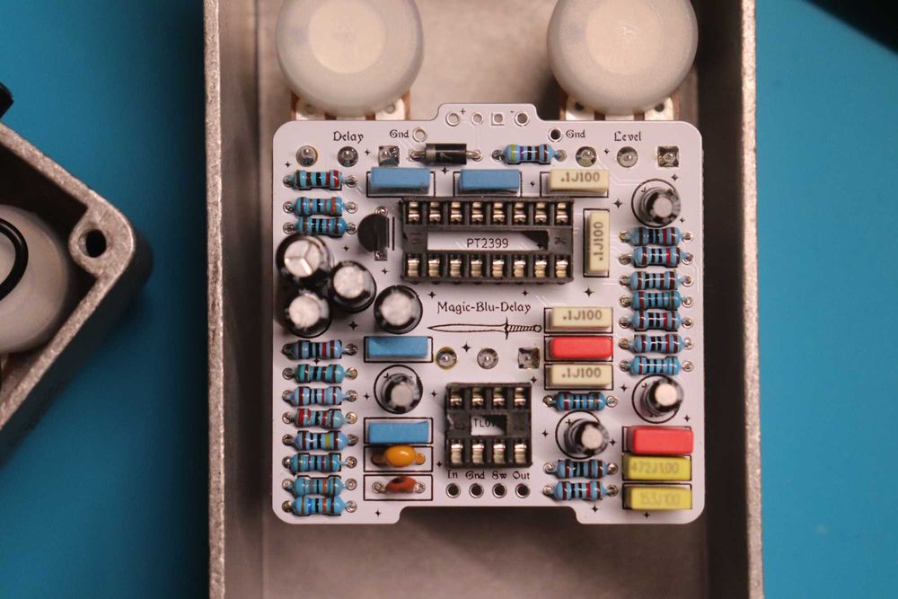 Efekt gitarowy Deep Blue Delay DIY