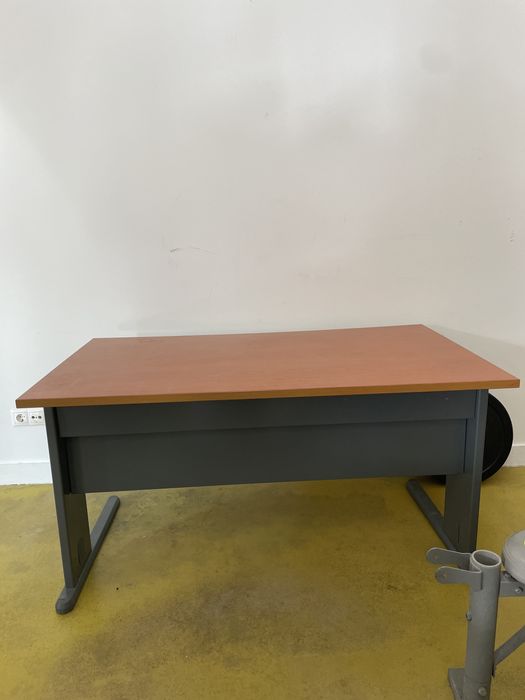 Secretaria de 1,40m por 0,80m