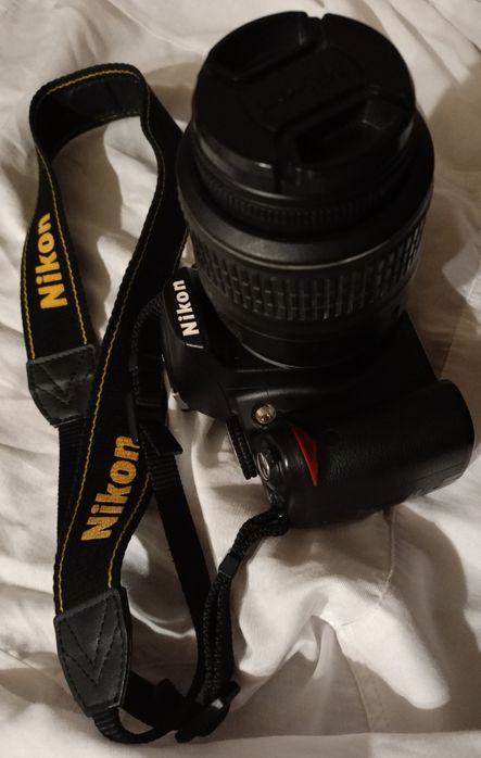 Nikon D3000 в гарному стані