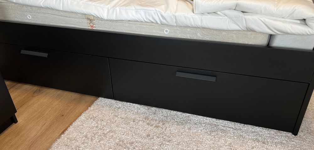 Cama Ikea marca BRIMNES preta