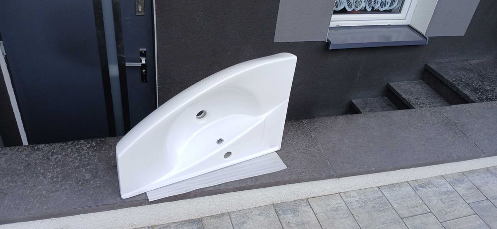 Umywalka narożna Cersanit