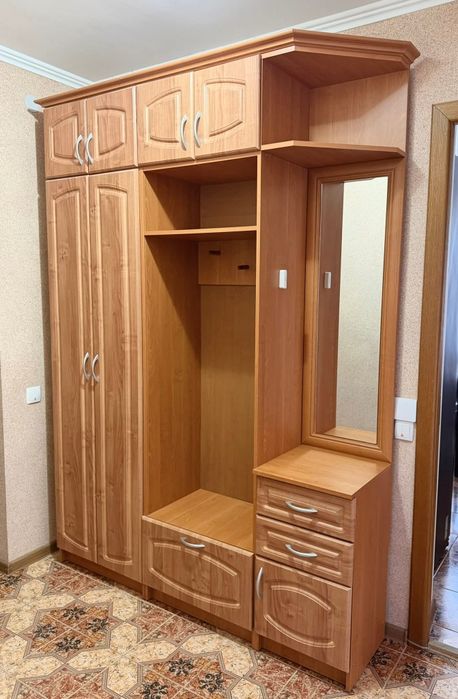 Стінка в передпокій