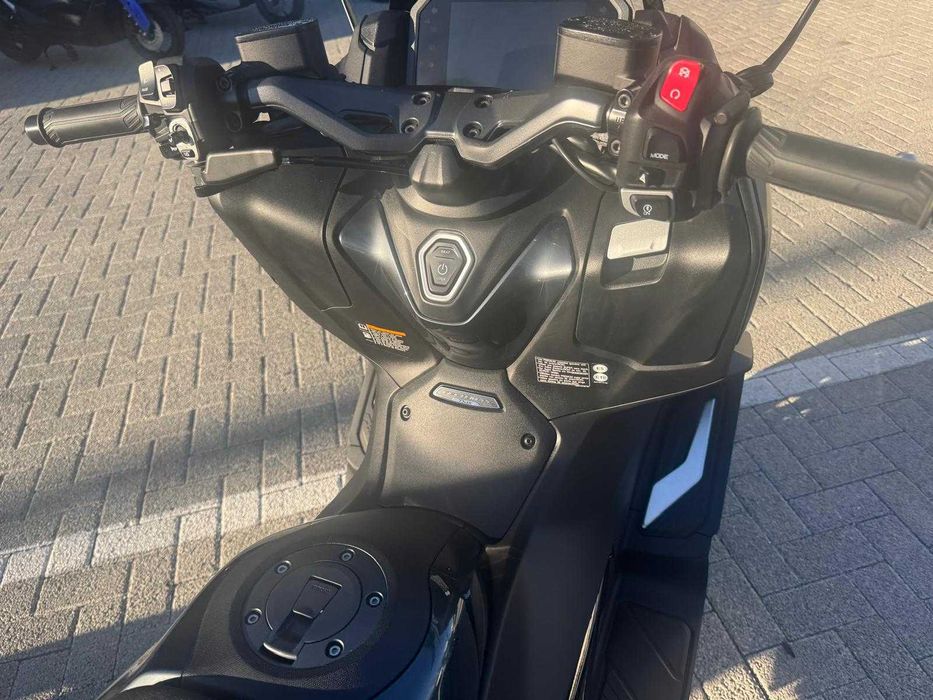 MOTOCICLO YAMAHA TMAX560