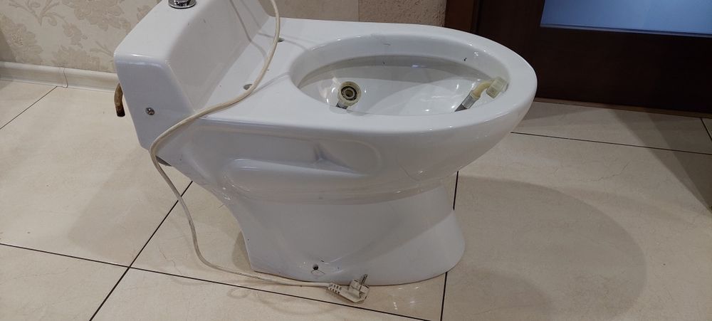 Toaleta z rozdrabniaczem