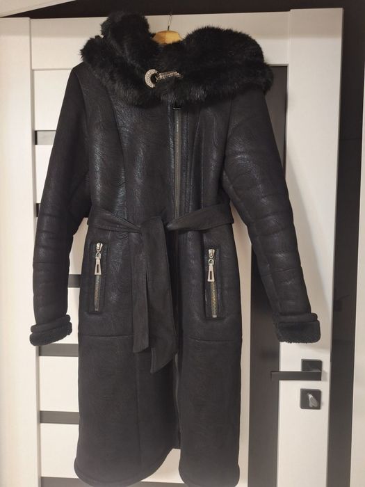 Дублянка чорного кольору