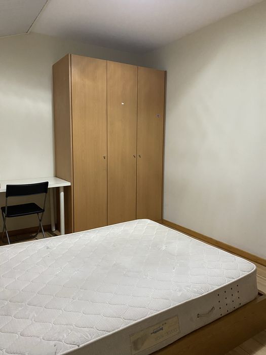 Alugo quarto perto do Glicinias