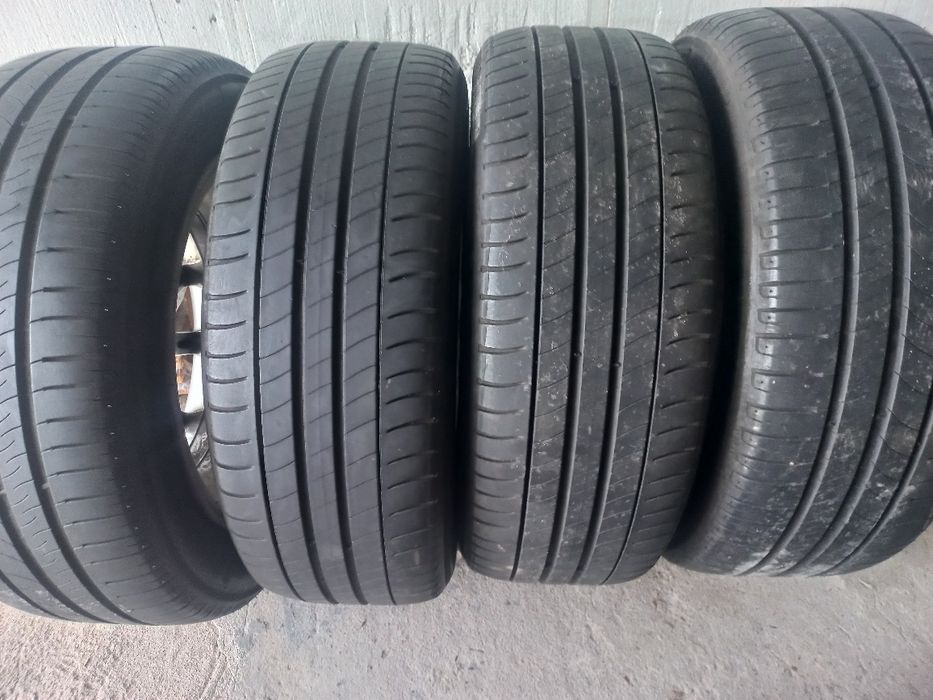 Sprzedam felgi aluminiowe z oponami  16 cali