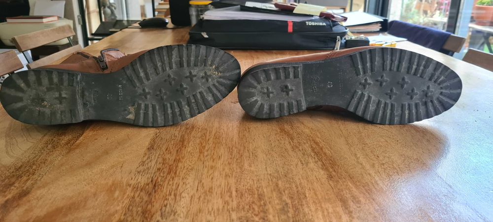 Botas de senhora em pele da Scarpin forradas tamnho 40