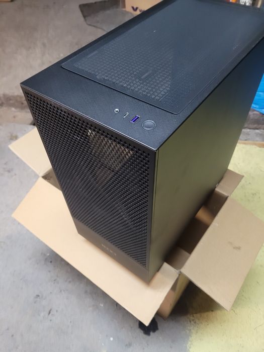 NZXT czarna obudowa