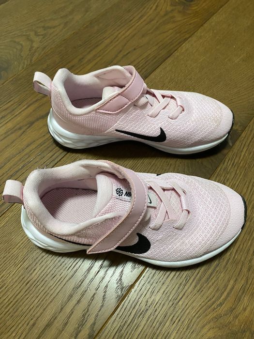 Дитячі кросівки для дівчинки Nike Revolution 6 Nn 12C 29.5 Рожеві