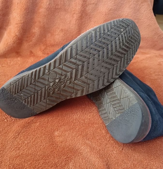 Geox rozm. 46 ,granatowe, skóra zamszowa