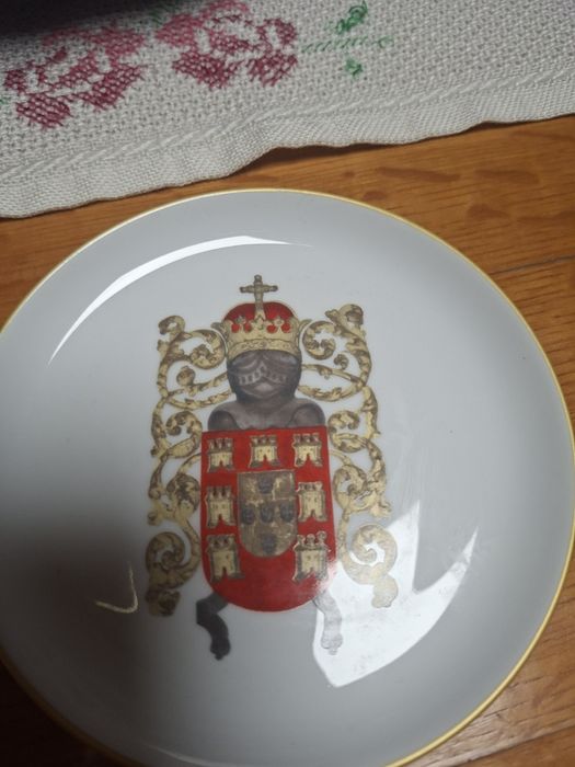 Pratos cerâmica vista alegre com brasao