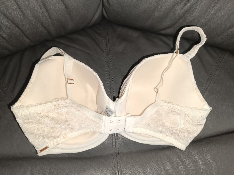 Biustonosz Autograph 75 G