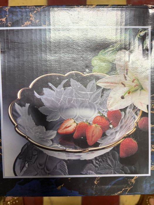 Em Cristal japonês fruteira ou saladeira belíssima.